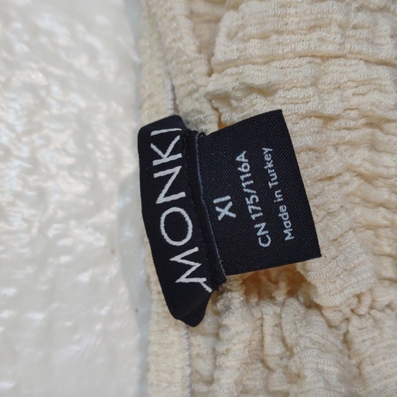 SLIGHTLY USED MONKI SOFT OFF SHOULDER SIZE XL SOFT YELLOW - Picture 2 of 7